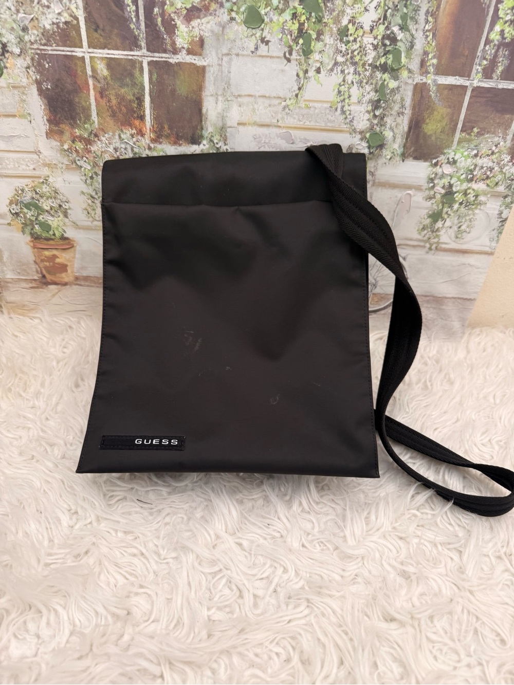 GUESS Black Slim Messenger Crossbody Bag